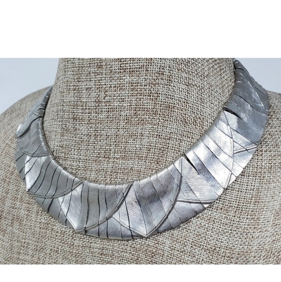 Unsigned Vintage Les Bernard Chunky Egyptian Revival Collar Necklace - Picture 4 of 8